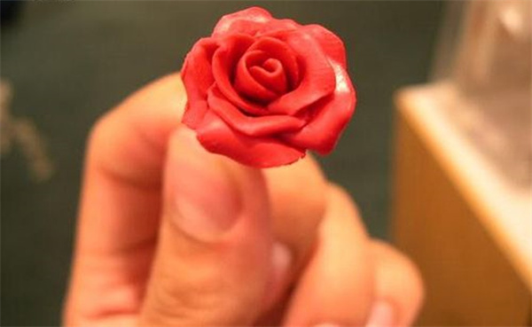 超轻粘土玫瑰花教程 粘土手工制作玫瑰花图解