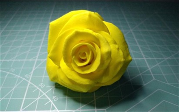 超轻粘土玫瑰花教程 粘土手工制作玫瑰花图解
