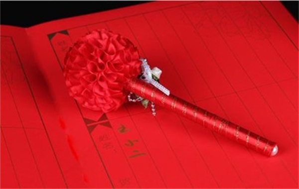 怎么制作婚礼花朵签到笔 缎带手工制作签到笔