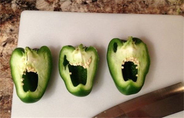 怎么做可爱的小怪物 切开菜椒就能发现它们