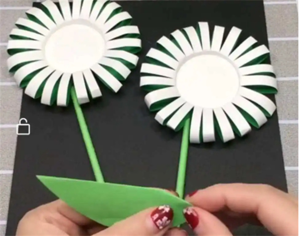 怎么用卡纸做花图解 卡纸手工制作花朵教程