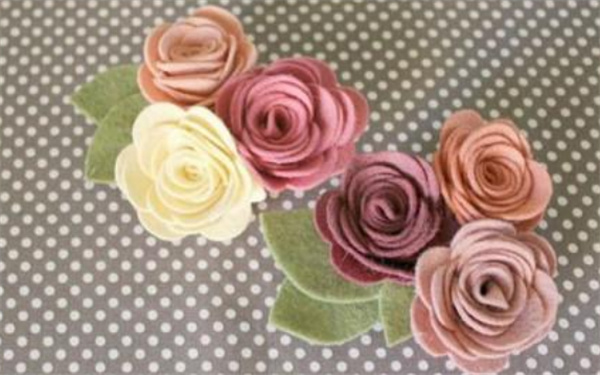 怎么做不织布玫瑰花 布艺手工制作玫瑰花图解