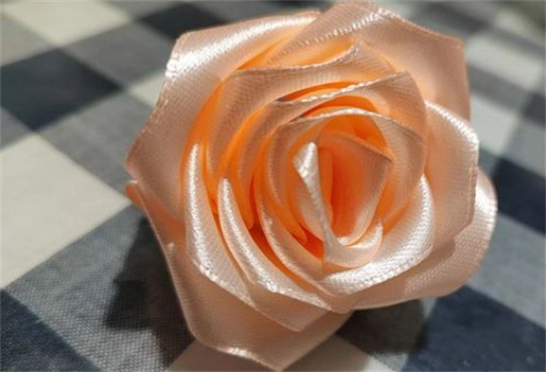 怎么做丝带玫瑰花图解 丝带手工制作玫瑰花