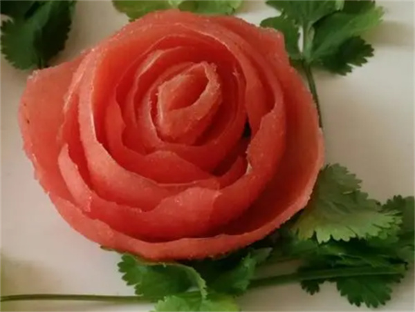 怎么把番茄做成玫瑰花 番茄玫瑰花手工制作