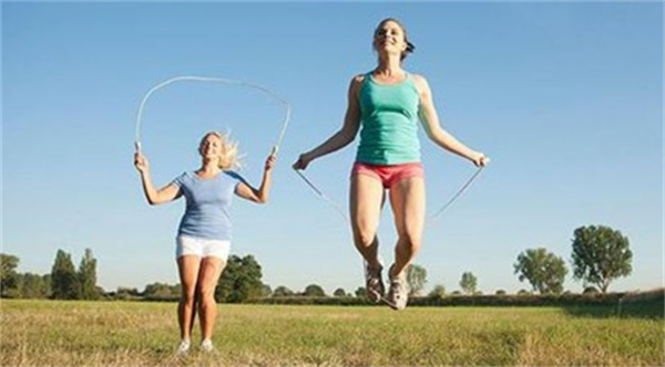 跳绳减肥效果怎样 推荐这2种瘦身运动