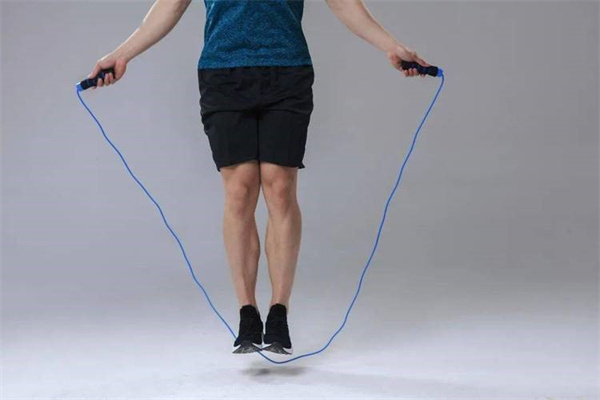 跳绳减肥方法一天多少下正确的方式让您瘦身效果更佳