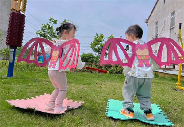 怎么做儿童玩具翅膀 瓦楞纸手工制作翅膀道具