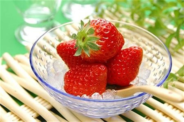 血糖高的人饮食有哪些禁忌 血糖高可以吃草莓吗