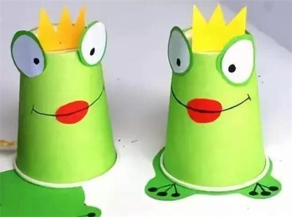 怎么做青蛙王子的方法 幼儿制作纸杯青蛙王子