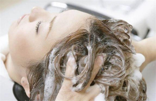 了解洗发水中的禁忌成分：不良成分与脱发关联？