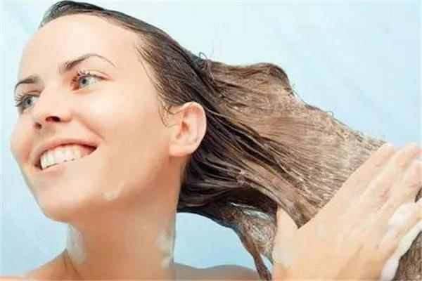 洗发水会导致脂溢性皮炎吗 洗发水对头发有伤害吗