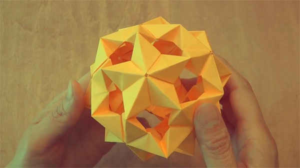 创意折纸花球作品欣赏 美丽立体纸花球图片