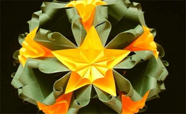 手工折纸花球作品