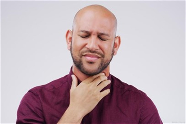 慢性咽炎是什么症状 慢性咽炎是什么原因引起