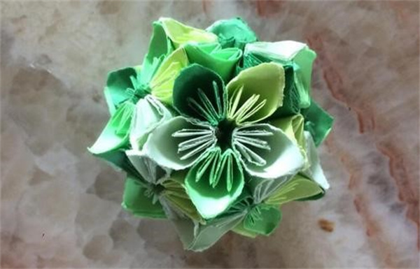 漂亮的纸花球图片 立体花球折纸作品欣赏