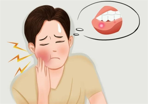 口腔溃疡会引起口臭吗 口腔溃疡会引起口腔癌吗