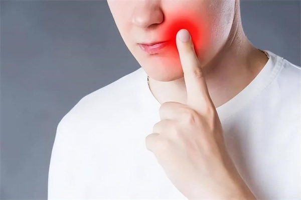 口腔溃疡具有传染性吗 口腔溃疡具有遗传性吗
