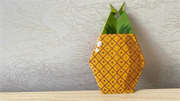 幼儿迷你菠萝的做法 简单凤梨模型小制作