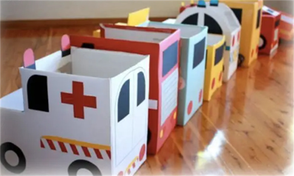 幼儿小汽车模型制作 简单卷纸筒汽车的做法
