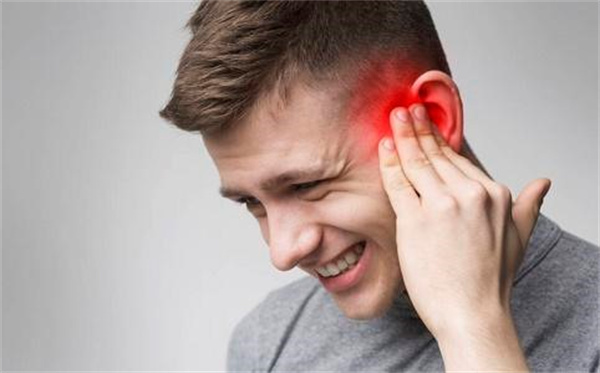 中耳炎会耳鸣吗 中耳炎会引起什么症状