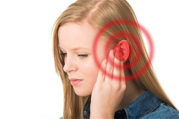 中耳炎会耳鸣吗 中耳炎会引起什么症状