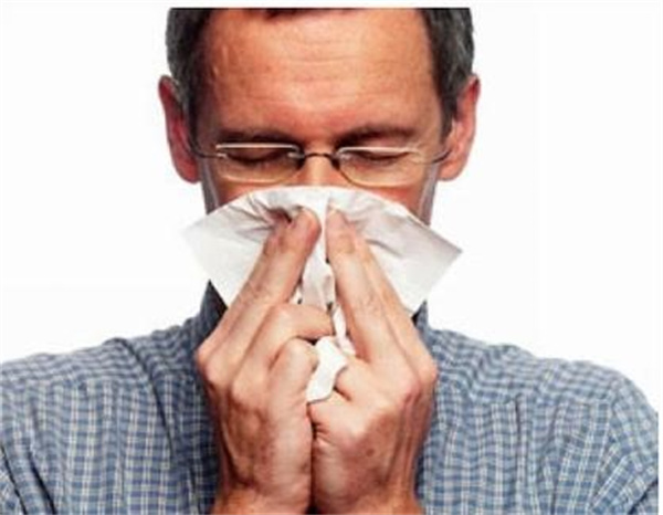 过敏性鼻炎在哪个季节容易复发 过敏性鼻炎在家严重在外缓解