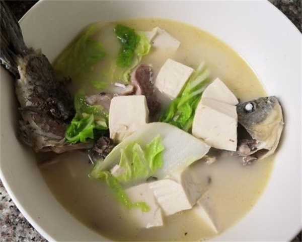 鲫鱼白菜豆腐汤