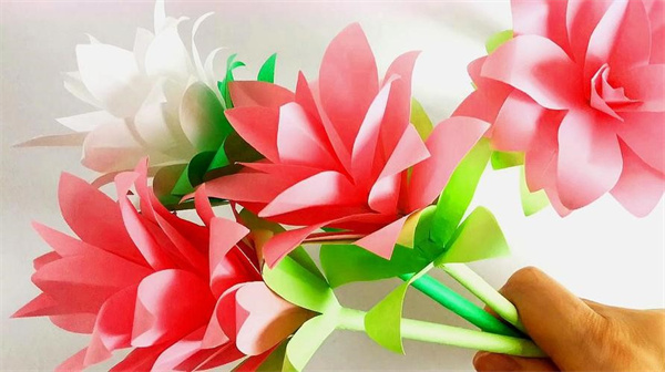 手工如何制作纸花 包装装饰纸花的折法