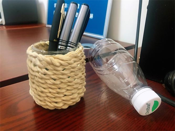 怎么做创意笔筒的方法 塑料瓶制作个性笔筒