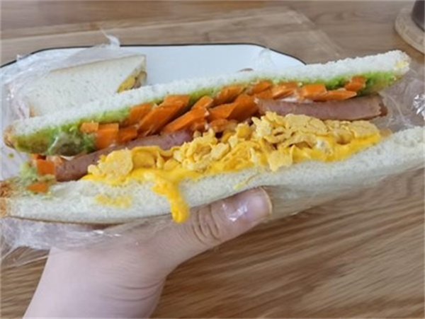 午餐肉鸡蛋三明治怎么做