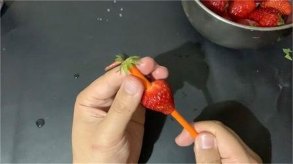 怎么做草莓去蒂器 吸管手工制作草莓去蒂器