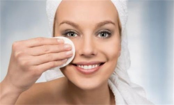 卸妆水可以天天用吗 卸妆水长期使用对皮肤好吗