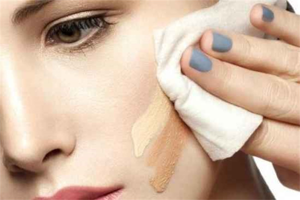 卸妆湿巾可以代替卸妆水吗 卸妆湿巾对皮肤有伤害吗