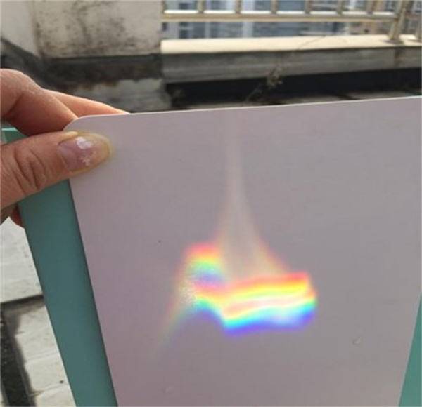 怎么做光线小实验 玻璃片排列DIY美丽色彩
