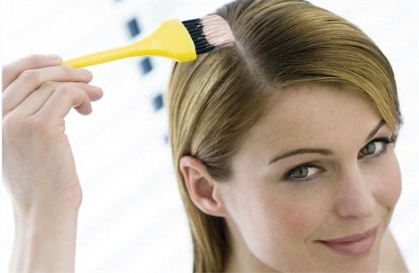 烫头发多久可以烫第二次 烫头发次数多了会影响身体吗