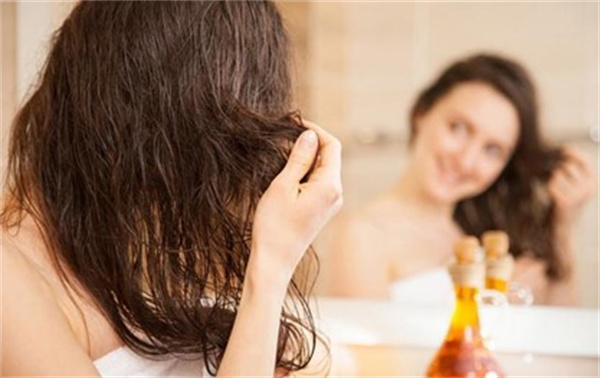 烫头发可以改善头油吗 烫头发对头皮有伤害吗