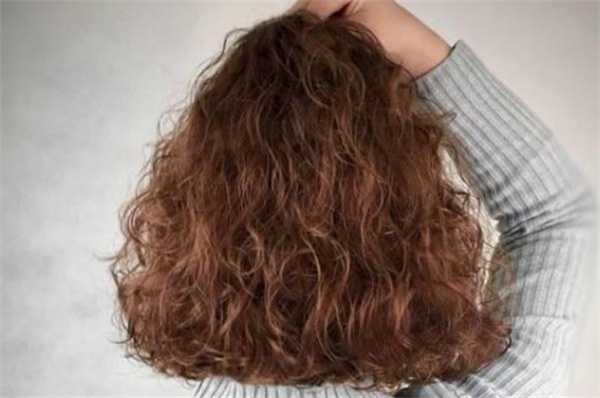 烫头发一般需要几个小时 烫头发有哪几种烫法