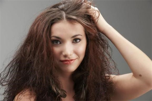 控油洗发水是酸性还是碱性 控油洗发水可以让头发变蓬松吗