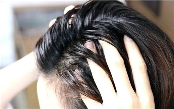 控油洗发水多久能看到效果 控油洗发水会不会使头发干枯
