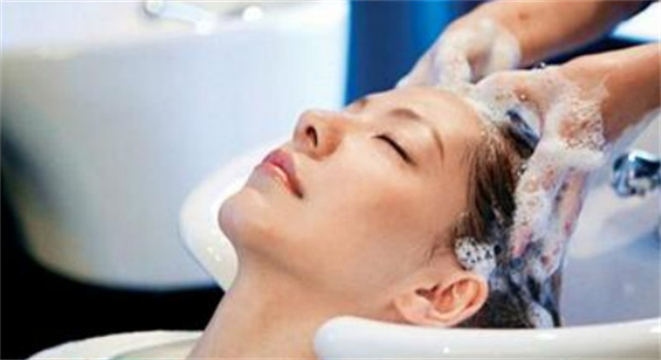 头发水疗的作用与功效 头发水疗可以改善毛躁吗