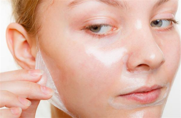 皮肤出油多是什么原因 皮肤出油严重毛孔粗大如何改善