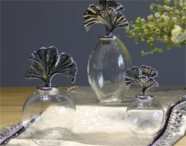 怎么做玻璃装饰品图片 高脚玻璃杯制作装饰品