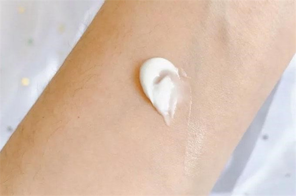 果酸身体乳：适合哪种皮肤类型？是否适合夏季使用？