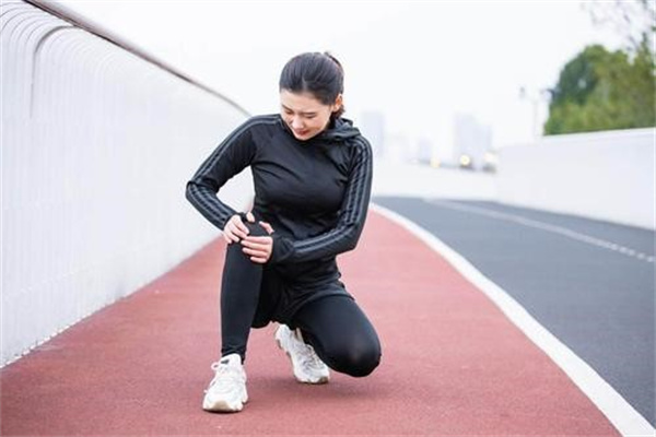 跑步会伤害膝关节吗  注意正确的方法还要补氨糖