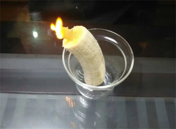 香蕉薯片怎么做蜡烛的小实验 真的可以点亮！