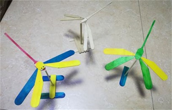 怎么做迷你竹蜻蜓教程 冰棍棒手工制作竹蜻蜓