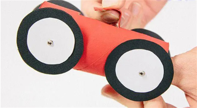 卷纸芯怎么做跑车模型 废物利用制作玩具跑车
