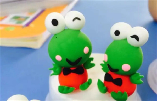 怎么做粘土青蛙童子 粘土制作扮青蛙的小男孩