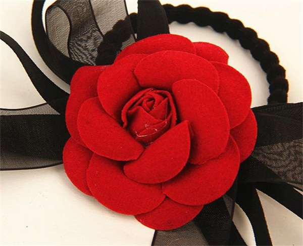缎带玫瑰花头绳怎么做 漂亮缎带头饰手工制作