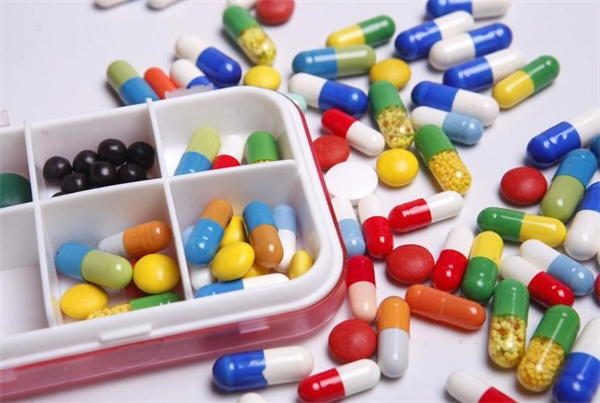 普通感冒应该吃什么药呢 如何选择合适的药物